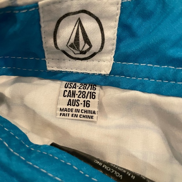 Volcom Shorts - Picture 3 of 3